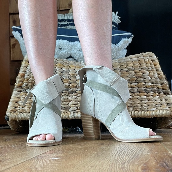 Diba True Open-Toe Bootie in Grey Suede Size 8 - Picture 11 of 16
